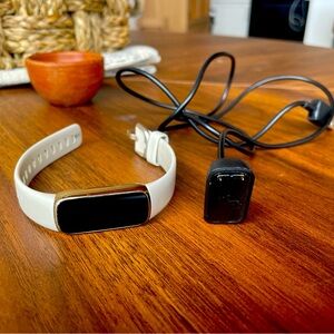Fitbit luxe with charging cord